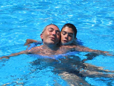avec Max mon fils a la piscine